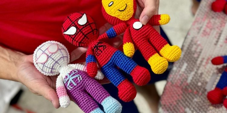 Espírito Santo: Sistema prisional produz bonecos super-heróis para crianças vítimas das chuvas de Mimoso do Sul