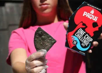 EUA: Menino de 14 anos morre de ataque cardíaco após desafio com salgadinho picante