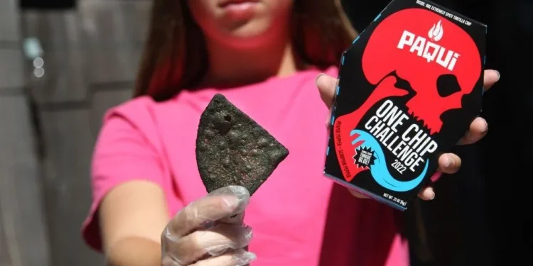 EUA: Menino de 14 anos morre de ataque cardíaco após desafio com salgadinho picante