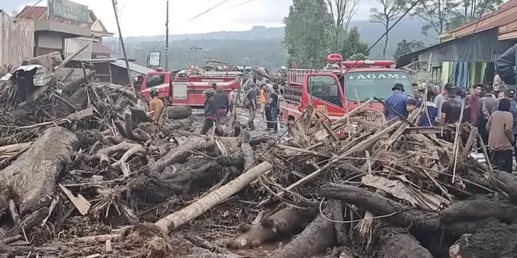 Indonésia: Inundações e correntes de lava fria deixam pelo menos 41 mortos