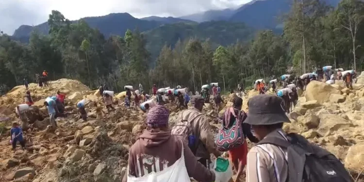 Papua-Nova Guiné: Mais de 4 mil pessoas foram afetadas pelo deslizamento com centenas de mortos