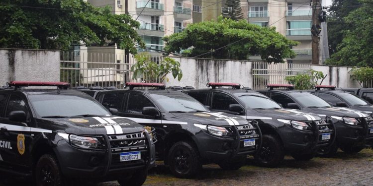 Anchieta: Polícia Civil realiza operação na comunidade Simpatia e prende dois suspeitos