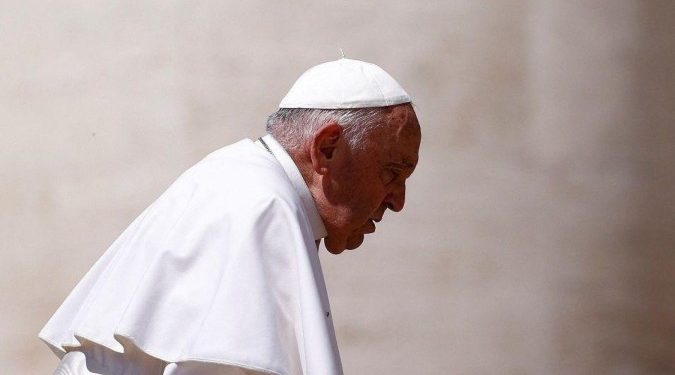 Polêmica: Papa Francisco usa termo ofensivo para falar de gays
