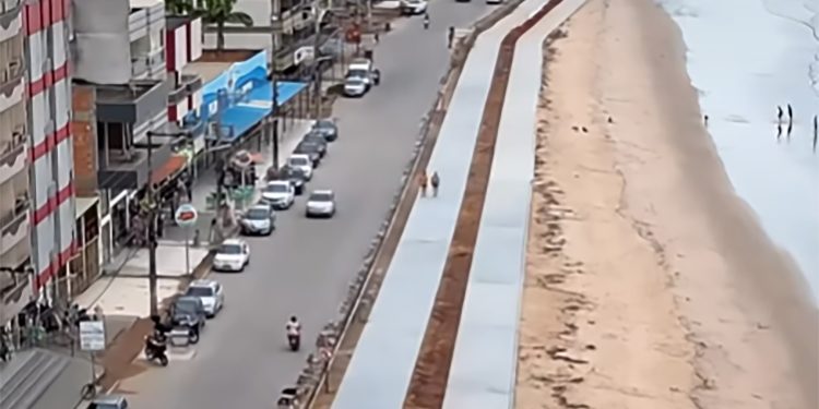 Piúma: Obras de recuperação e revitalização da orla avançam