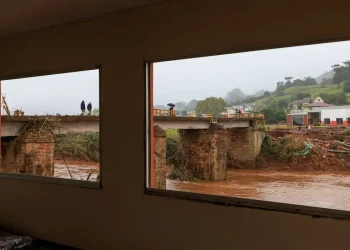 Porto Alegre: Resgates suspensos após fortes chuvas no Rio Grande do Sul