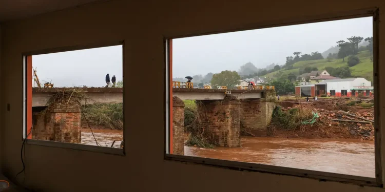 Porto Alegre: Resgates suspensos após fortes chuvas no Rio Grande do Sul