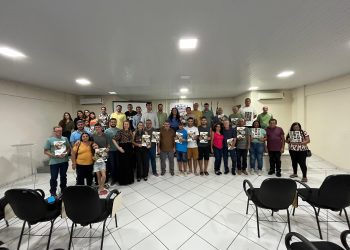 Rio Novo: Prefeitura faz primeira entrega de títulos de regularização fundiária a 22 famílias