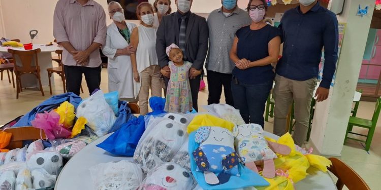 Solidariedade: Secretaria da Justiça entrega naninhas para pacientes oncológicos