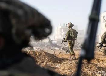 Guerra: Militares israelenses ordenam que civis palestinos de Rafah “evacuem imediatamente”