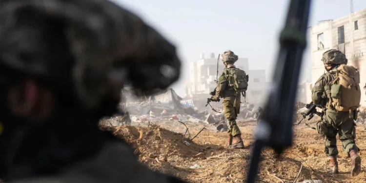 Guerra: Militares israelenses ordenam que civis palestinos de Rafah “evacuem imediatamente”