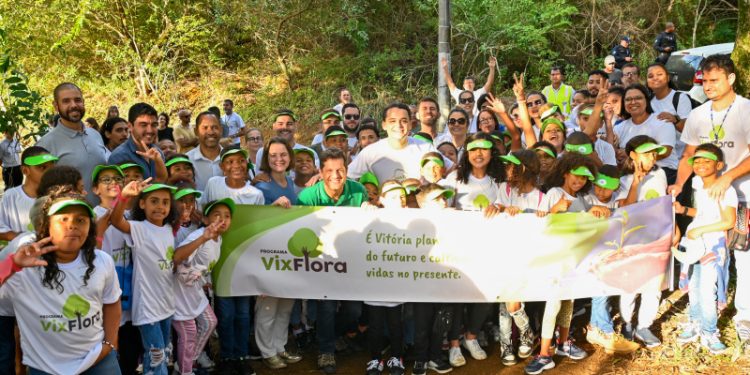 Vitória: Crianças ajudam na manutenção da mata atlântica no Parque da Fonte Grande