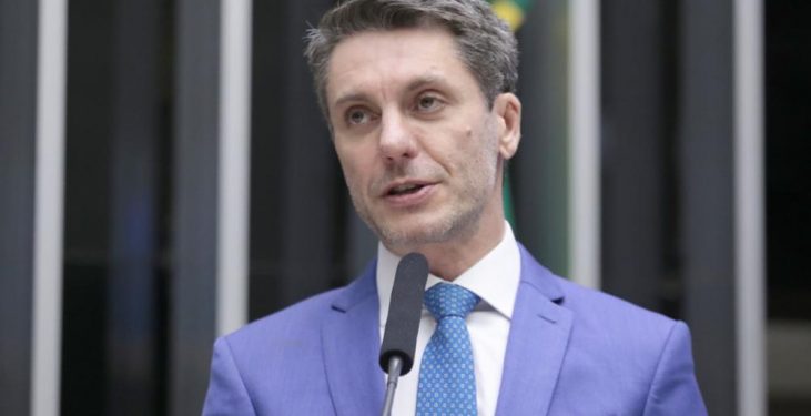 Inclusão: Deputado pede proibição dos cancelamentos de planos de saúde de pessoas com Transtorno do Espectro Autista