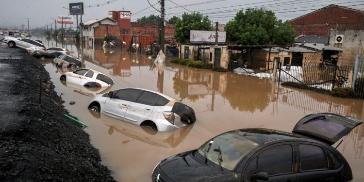 Rio Grande do Sul: Nível dos rios volta a subir e gera alerta para risco de novas ‘inundações severas’