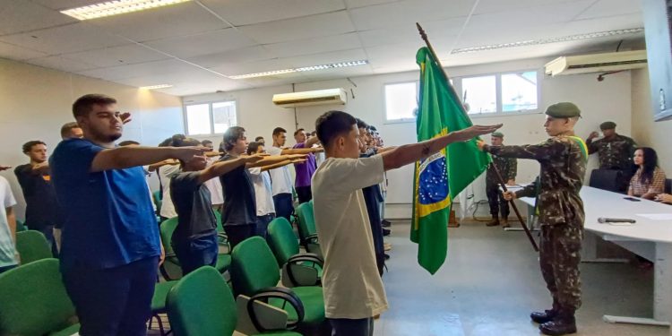 Anchieta: Jovens anchietenses fazem Juramento à Bandeira