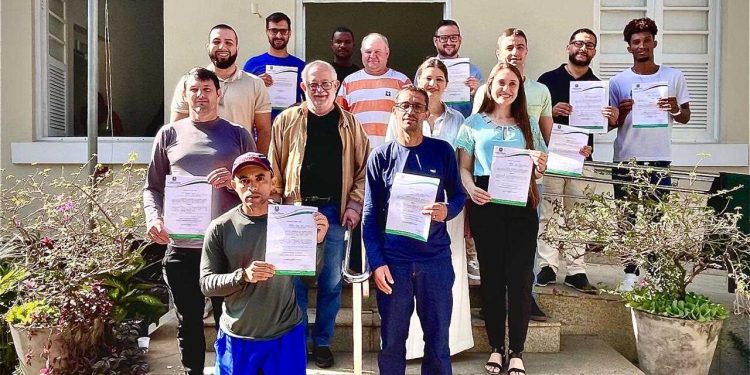 Alfredo Chaves: Prefeitura dá posse a 13 novos servidores concursados