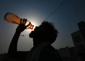 Índia: Capital raciona fornecimento de água em meio a calor de 50°C e dezenas de mortes