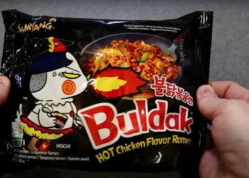 Alerta: Dinamarca bane macarrão instantâneo apimentado também vendido no Brasil