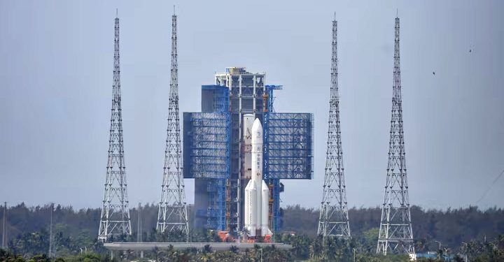 China: Espaçonave pousa no outro lado da Lua em missão histórica