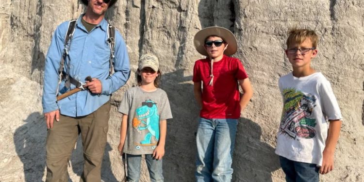 EUA: Fóssil raro de tiranossauro adolescente – ‘Teen Rex’ – encontrado por crianças