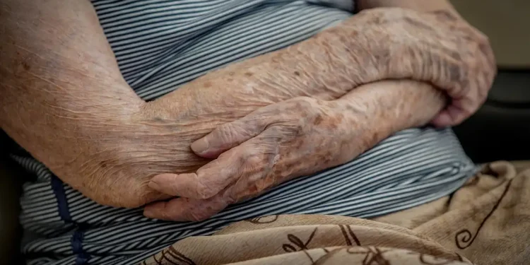 Saúde: SUS terá primeiro medicamento para demência associada ao Parkinson