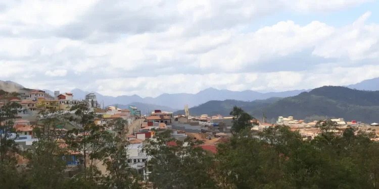 Mariana (MG): Samarco é alvo de ação que pede R$ 3,6 milhões por danos às mulheres