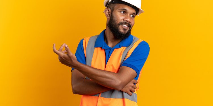 Piúma: Prefeitura convoca candidatos para o cargo de Operário Braçal para entrega de documentos