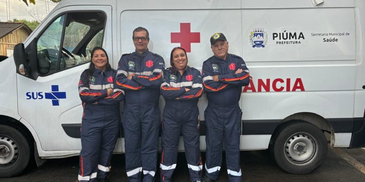 Piúma: Prefeitura entrega novos uniformes para equipe de ambulâncias
