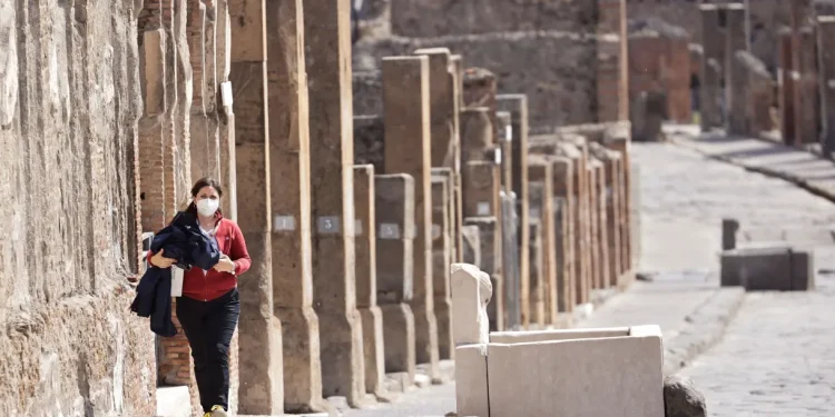 Pompeia: Arqueólogos encontram esboços de gladiadores feitos por crianças