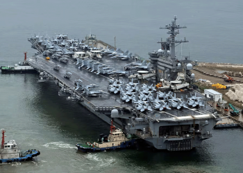 Ásia: Porta-aviões americano chega à Coreia do Sul para exercícios militares