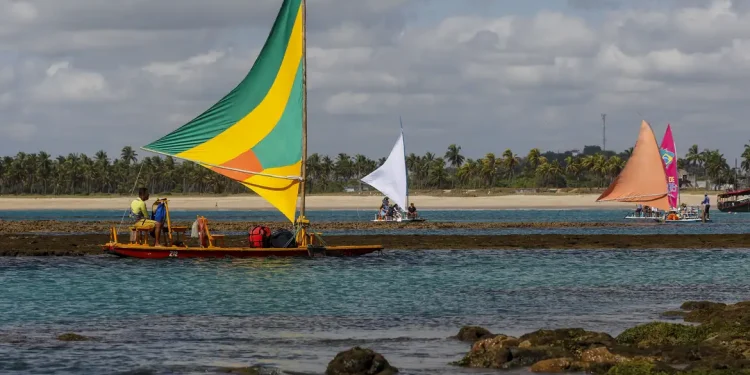 Congresso: Projeto prevê acesso restrito em 10% das praias de cada município