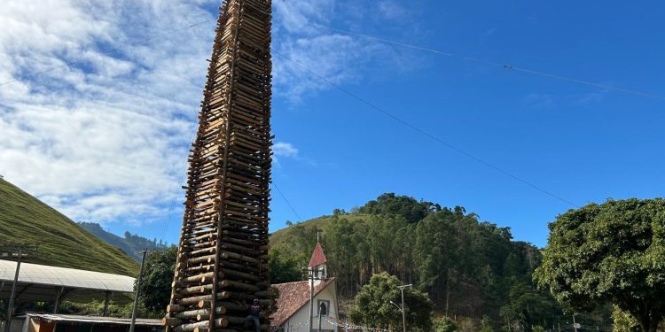 Rio Novo: Fogueira de São João, em Cachoeirinha, promete novo recorde de altura no sábado (22)