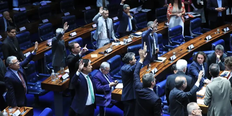 Impostos: Senado aprova taxação de compras internacionais de até US$ 50