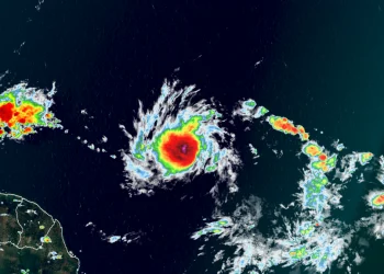 Caribe: Tempestade tropical Beryl ganha força e se torna primeiro furacão da temporada
