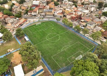 Vitória: Campo do Lolão é entregue reformado