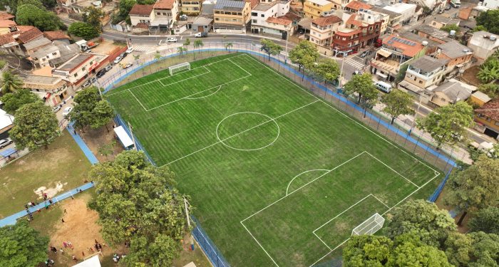 Vitória: Campo do Lolão é entregue reformado