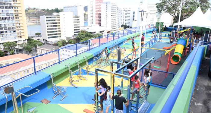 Vitória: Comunidade da Capixaba comemora nova praça e entrega de Parque Kids