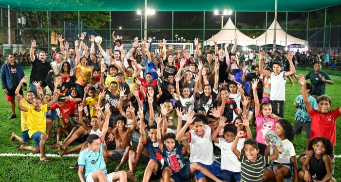 Vitória: Gurigica ganha novo campo de grama sintética e praça Judith Coutinho será coberta