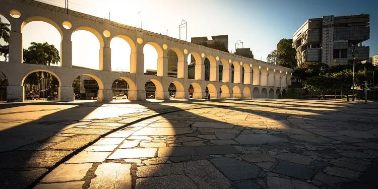 Turismo: A boemia carioca mora sob os Arcos da Lapa