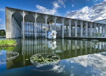 Concurso: Itamaraty autoriza edital com 50 vagas e salário de R$ 20,9 mil