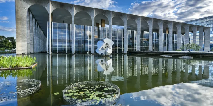 Concurso: Itamaraty autoriza edital com 50 vagas e salário de R$ 20,9 mil