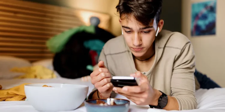 Pesquisa: Vício em internet pode afetar comportamento e desenvolvimento de adolescentes