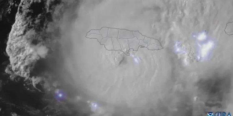 Furacão Beryl: Tormenta chega ao México perto de praias turísticas nesta sexta (5)