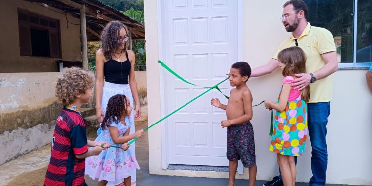 Anchieta: Famílias anchietenses recebem casa própria