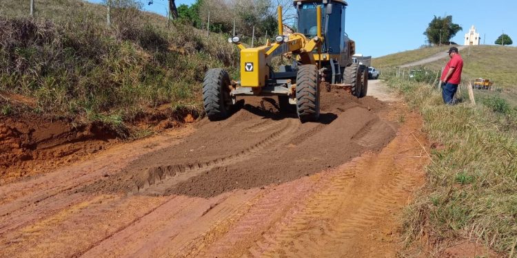 Anchieta: Estradas de Alto Joeba e São Vicente recebem aplicação de Revsol