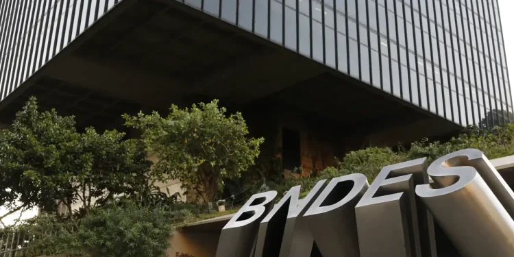 Concurso: BNDES lança edital com cotas raciais e salários a partir de R$ 20 mil