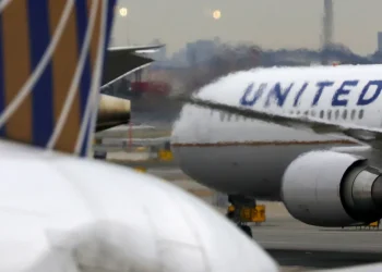 Boing: Avião da United Airlines perde roda após decolagem