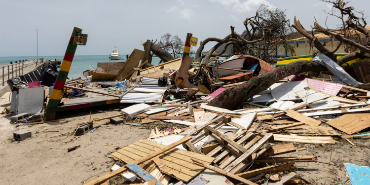Furacão Beryl: Tormenta atinge a Jamaica enquanto Cayman e México se preparam para o impacto