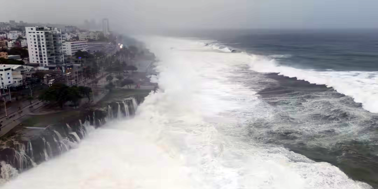 Clima: Furacão Beryl avança em direção à Jamaica ameaçando o Haiti e a República Dominicana