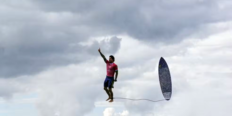 Paris 2024: Gabriel Medina e João Chianca se enfrentam nas quartas nos Jogos Olímpicos