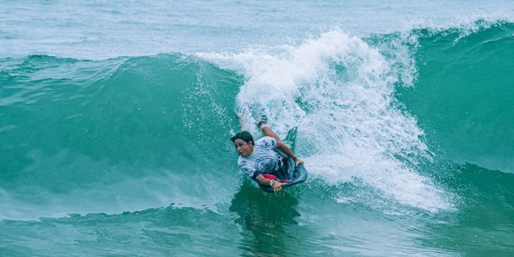 Guarapari: Segunda etapa do Circuito Estadual de Bodyboarding agita as ondas da Praia do Morro